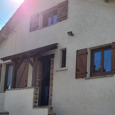 Дом отдыха Maison De Charme, Proche Paris, Maison Laffitte, Gare Сартрувиль